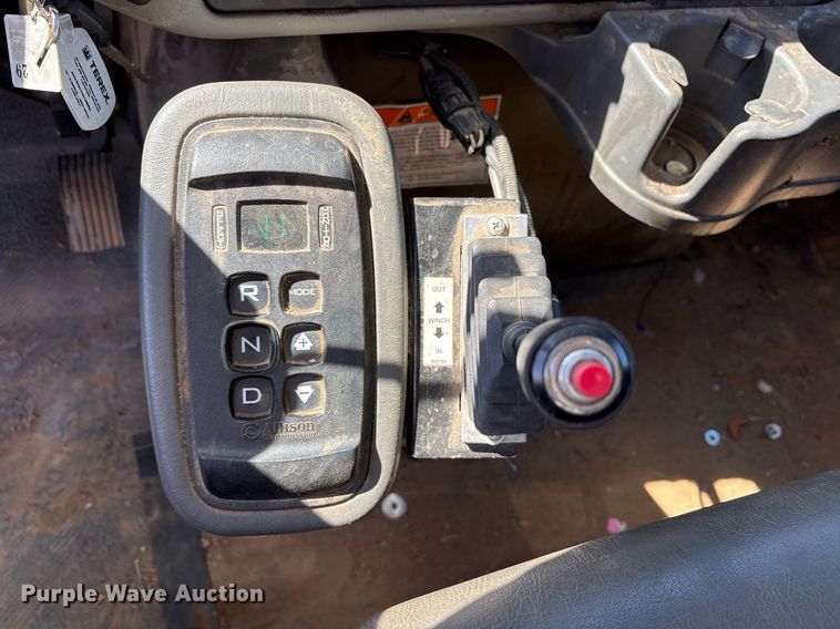 image for item OB9579 2018 International 7500 digger derrick truck