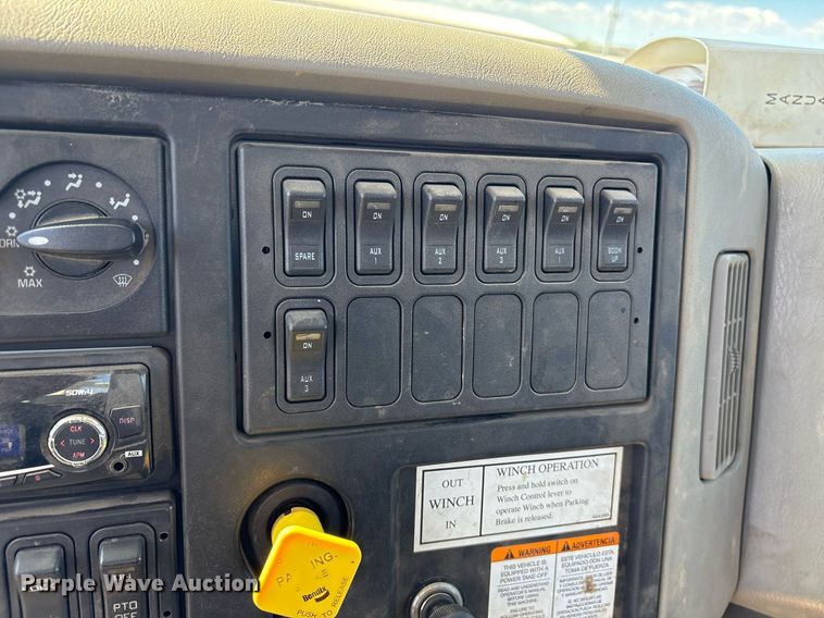 image for item OB9579 2018 International 7500 digger derrick truck