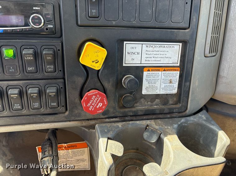 image for item OB9579 2018 International 7500 digger derrick truck