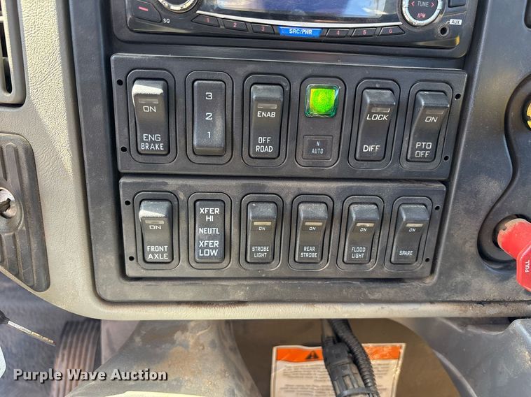 image for item OB9579 2018 International 7500 digger derrick truck