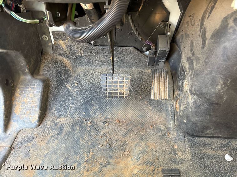 image for item OB9579 2018 International 7500 digger derrick truck