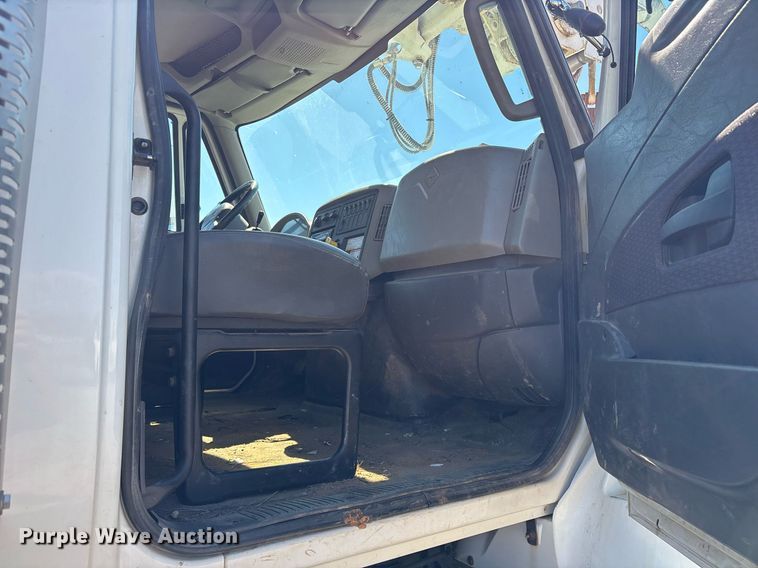 image for item OB9579 2018 International 7500 digger derrick truck