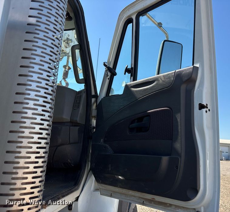 image for item OB9579 2018 International 7500 digger derrick truck