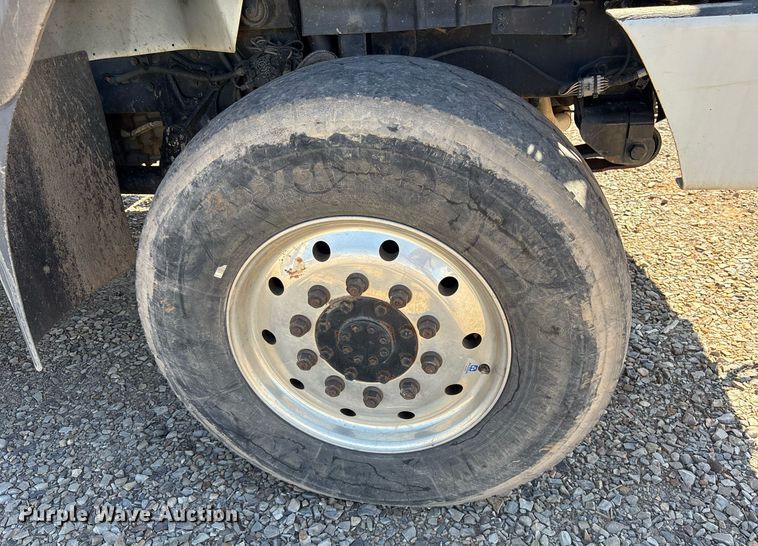 image for item OB9579 2018 International 7500 digger derrick truck