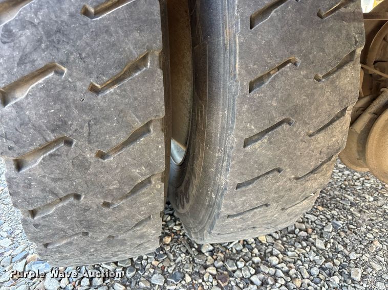 image for item OB9579 2018 International 7500 digger derrick truck