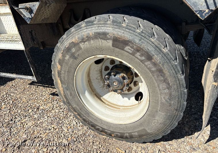 image for item OB9579 2018 International 7500 digger derrick truck