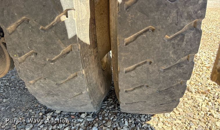 image for item OB9579 2018 International 7500 digger derrick truck