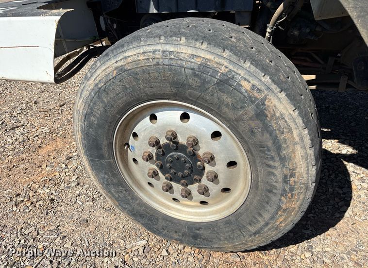 image for item OB9579 2018 International 7500 digger derrick truck