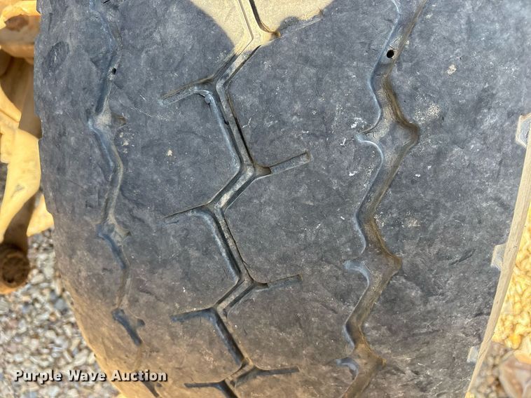 image for item OB9579 2018 International 7500 digger derrick truck