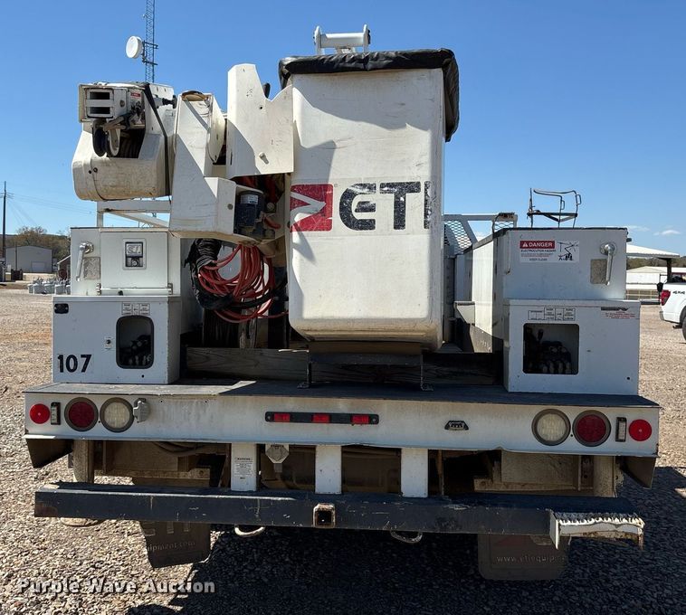 image for item OB9580 2015 Dodge Ram 5500 bucket truck