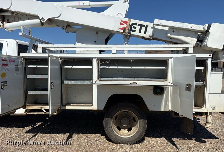 image for item OB9580 2015 Dodge Ram 5500 bucket truck