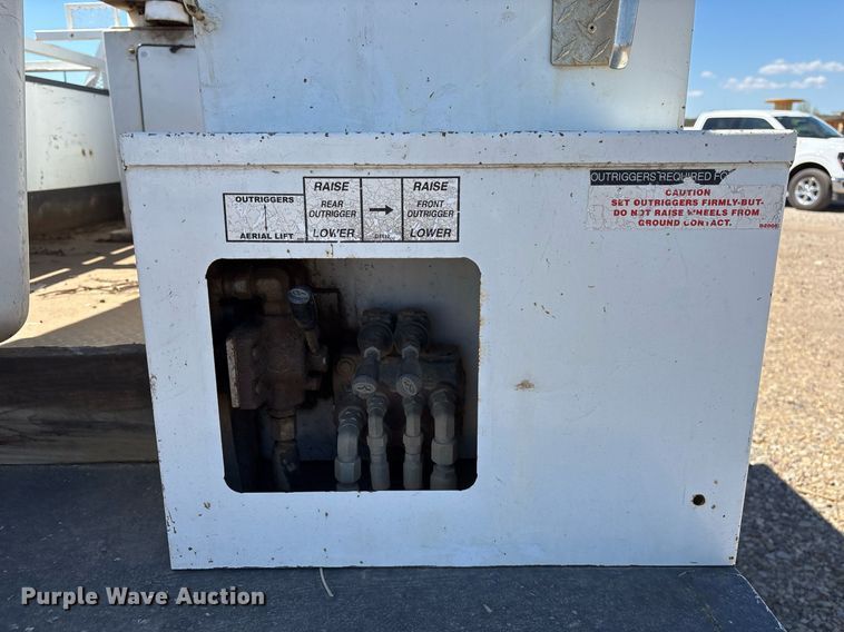 image for item OB9580 2015 Dodge Ram 5500 bucket truck