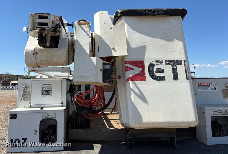 image for item OB9580 2015 Dodge Ram 5500 bucket truck