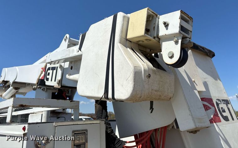 image for item OB9580 2015 Dodge Ram 5500 bucket truck