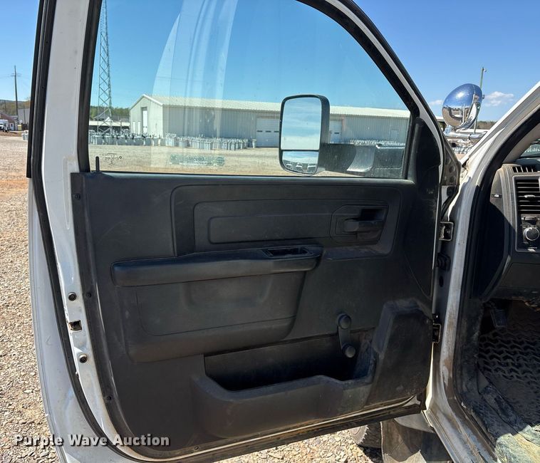 image for item OB9580 2015 Dodge Ram 5500 bucket truck