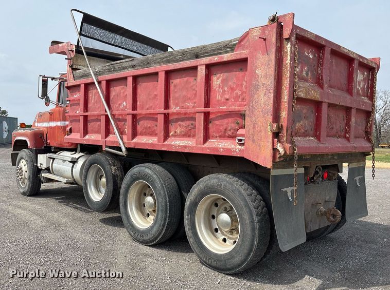 image for item OB9610 1985 Mack RS686LST  dump truck