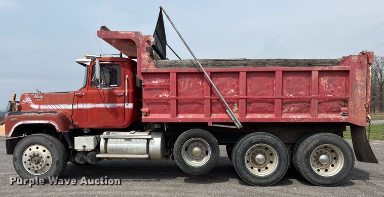 image for item OB9610 1985 Mack RS686LST  dump truck