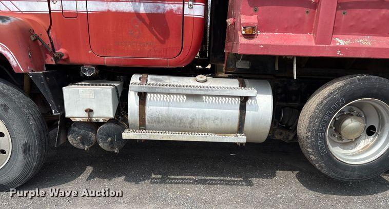 image for item OB9610 1985 Mack RS686LST  dump truck