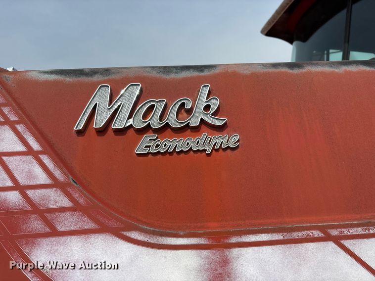 image for item OB9610 1985 Mack RS686LST  dump truck