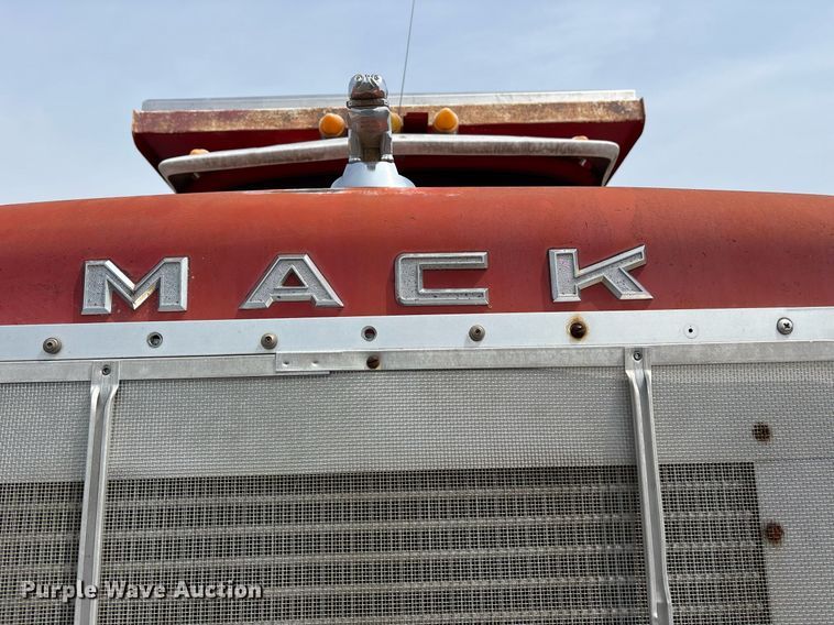 image for item OB9610 1985 Mack RS686LST  dump truck