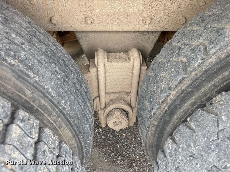 image for item OB9610 1985 Mack RS686LST  dump truck