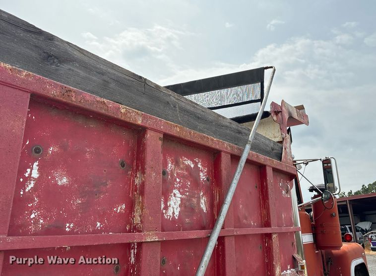 image for item OB9610 1985 Mack RS686LST  dump truck