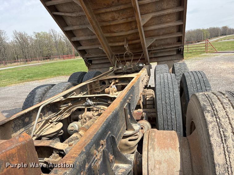 image for item OB9610 1985 Mack RS686LST  dump truck