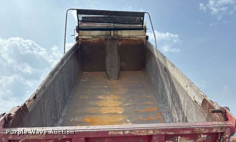 image for item OB9610 1985 Mack RS686LST  dump truck