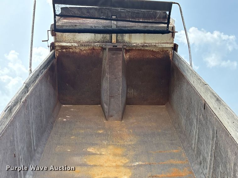 image for item OB9610 1985 Mack RS686LST  dump truck