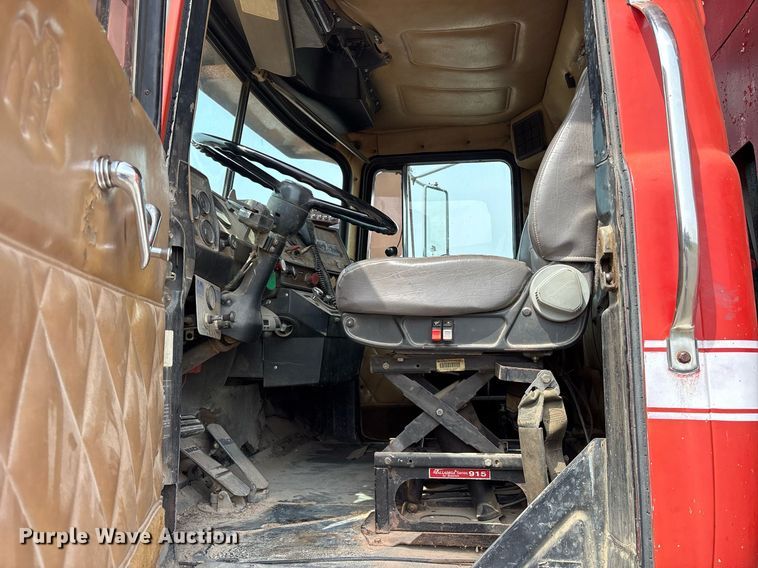 image for item OB9610 1985 Mack RS686LST  dump truck