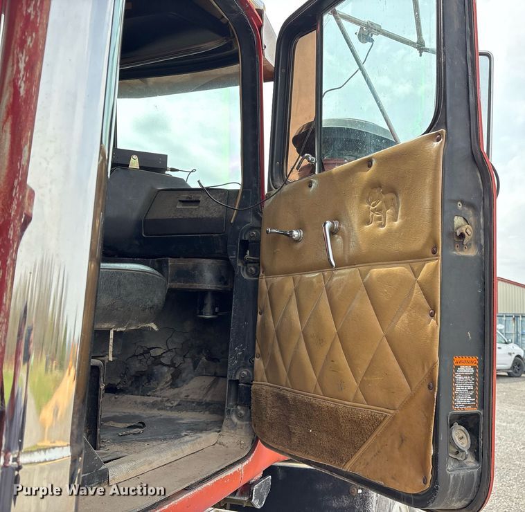 image for item OB9610 1985 Mack RS686LST  dump truck