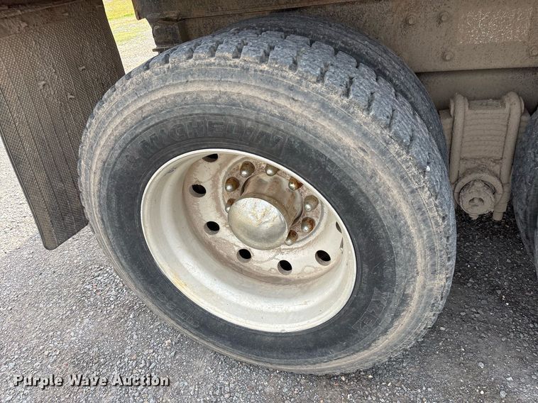 image for item OB9610 1985 Mack RS686LST  dump truck