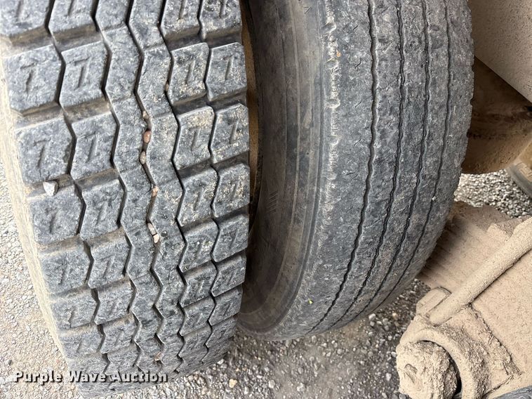 image for item OB9610 1985 Mack RS686LST  dump truck