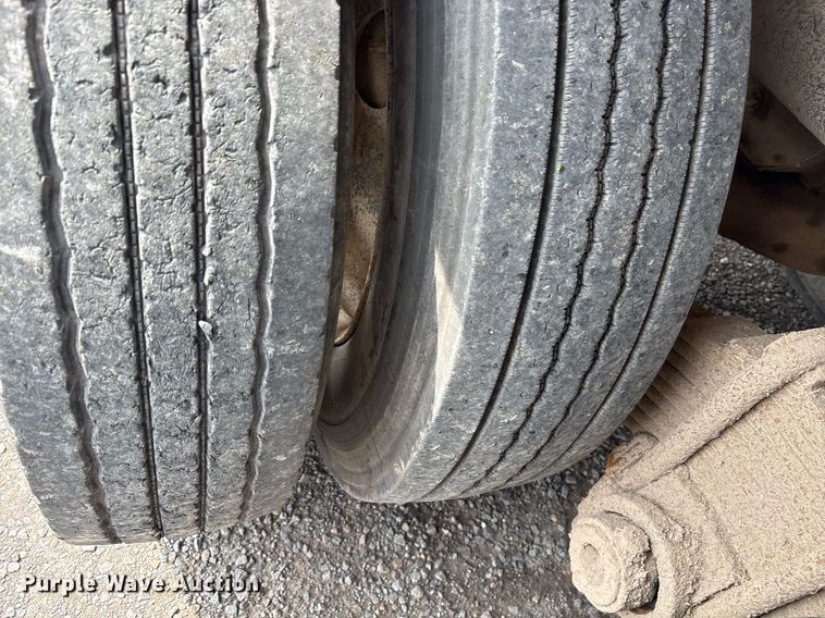 image for item OB9610 1985 Mack RS686LST  dump truck