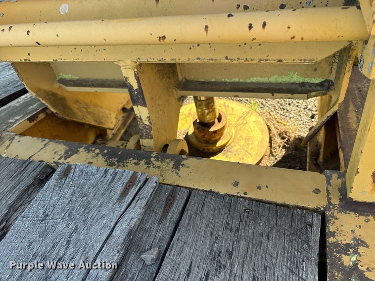 image for item OK9478 1990 Etnyre lowboy equipment trailer