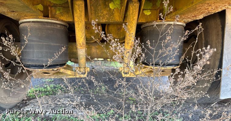 image for item OK9478 1990 Etnyre lowboy equipment trailer