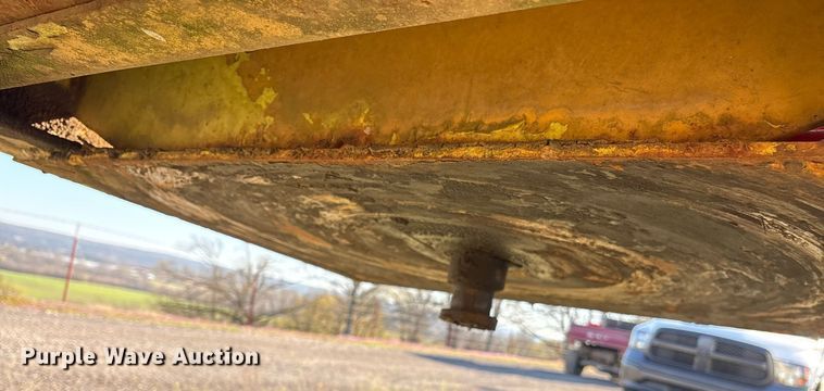 image for item OK9478 1990 Etnyre lowboy equipment trailer