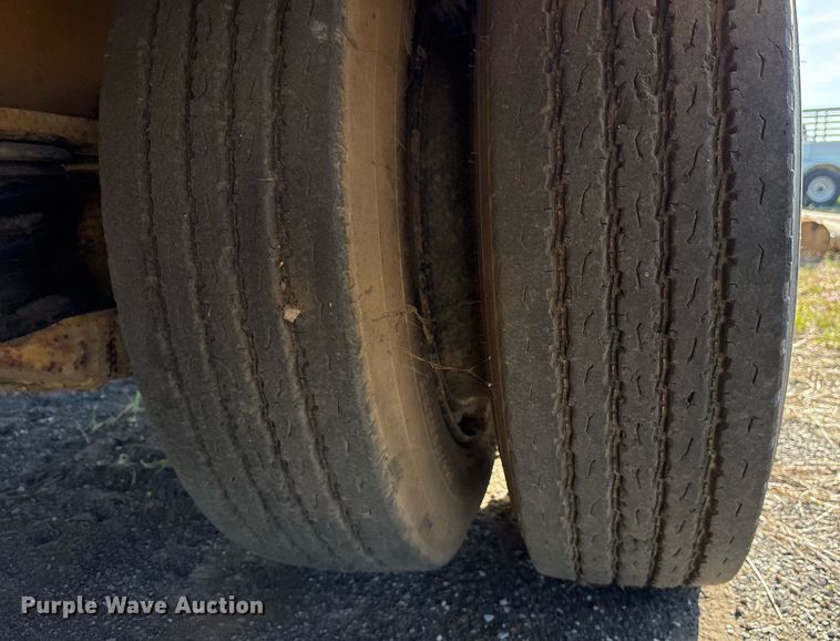 image for item OK9478 1990 Etnyre lowboy equipment trailer