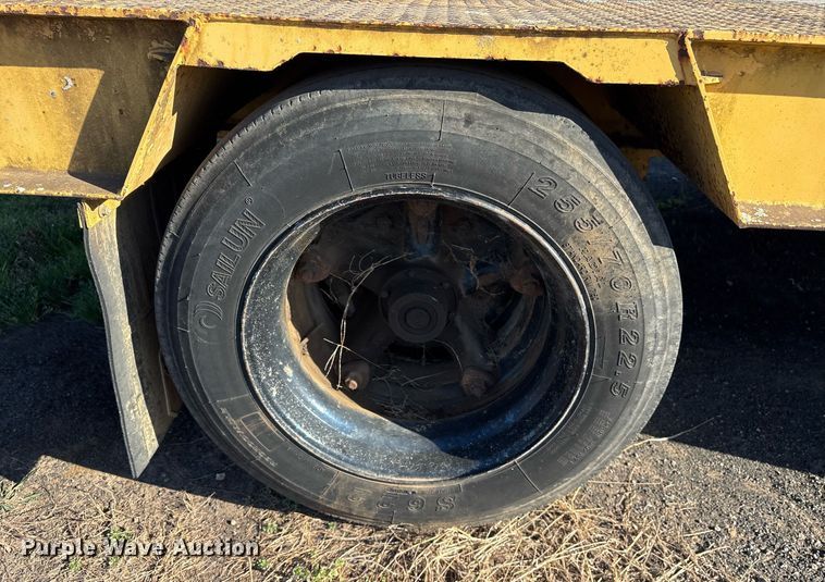 image for item OK9478 1990 Etnyre lowboy equipment trailer