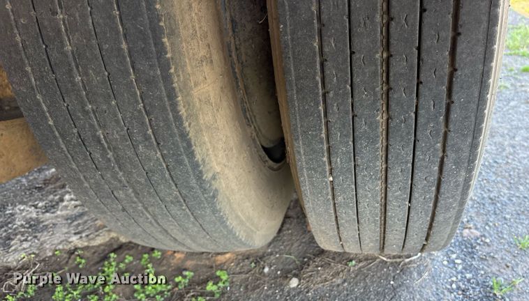 image for item OK9478 1990 Etnyre lowboy equipment trailer