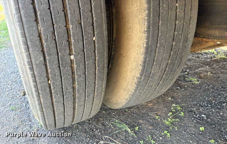 image for item OK9478 1990 Etnyre lowboy equipment trailer