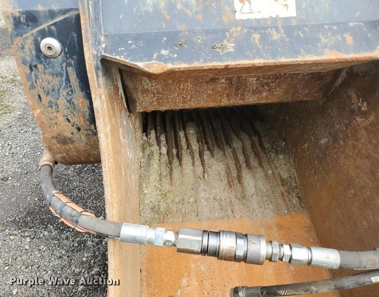 image for item YA0372 2020 MB America BF 60.1 S4 excavator crusher bucket