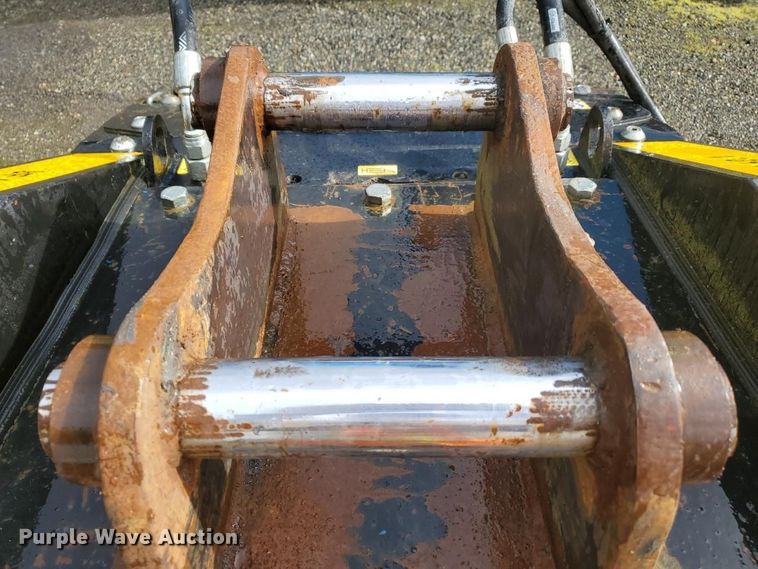 image for item YA0372 2020 MB America BF 60.1 S4 excavator crusher bucket