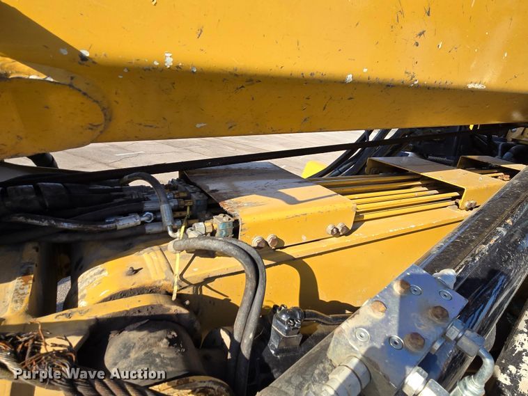 image for item YA0389 2020 CZM EK125 drilling rig