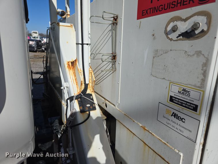 image for item YA0392 2011 Freightliner Business Class M2 106 bucket truck