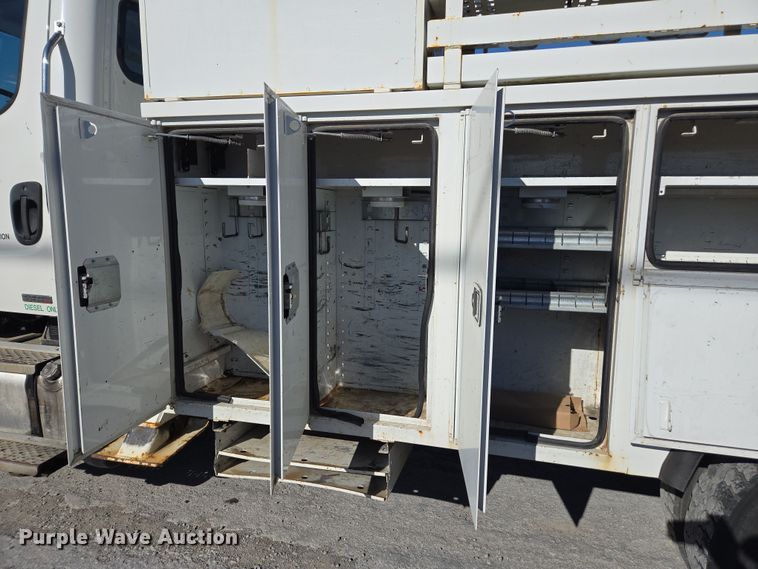 image for item YA0392 2011 Freightliner Business Class M2 106 bucket truck