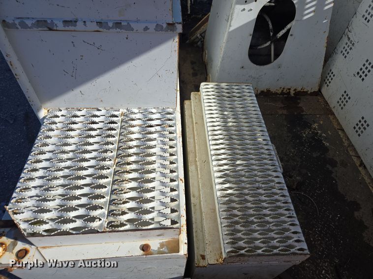 image for item YA0392 2011 Freightliner Business Class M2 106 bucket truck