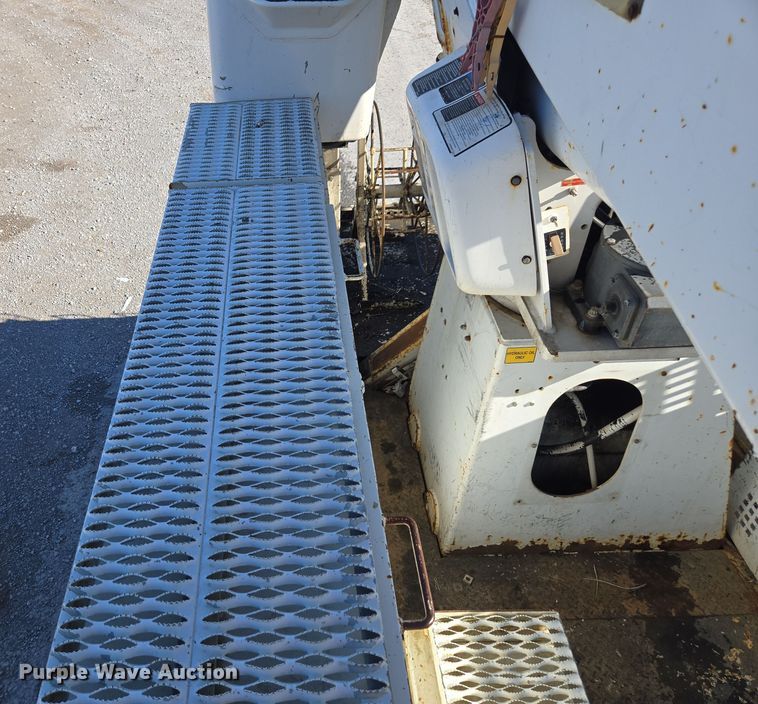 image for item YA0392 2011 Freightliner Business Class M2 106 bucket truck