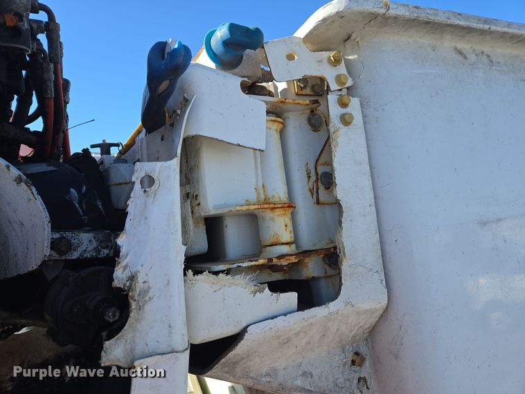 image for item YA0392 2011 Freightliner Business Class M2 106 bucket truck