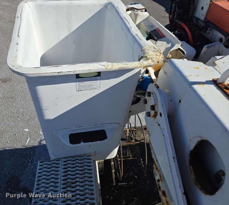 image for item YA0392 2011 Freightliner Business Class M2 106 bucket truck